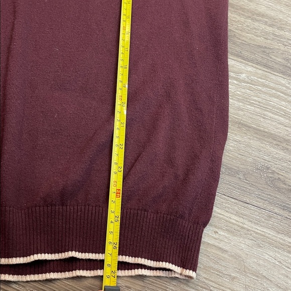 D&G Men's Vintage V-Neck Sweater in Burgundy and Cream - Picture 10 of 10